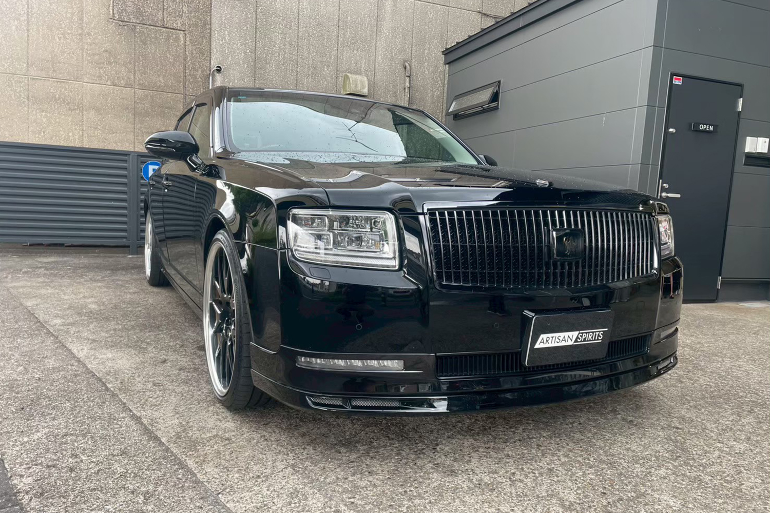 TOYOTA CENTURY / ARTISAN SPIRITS
