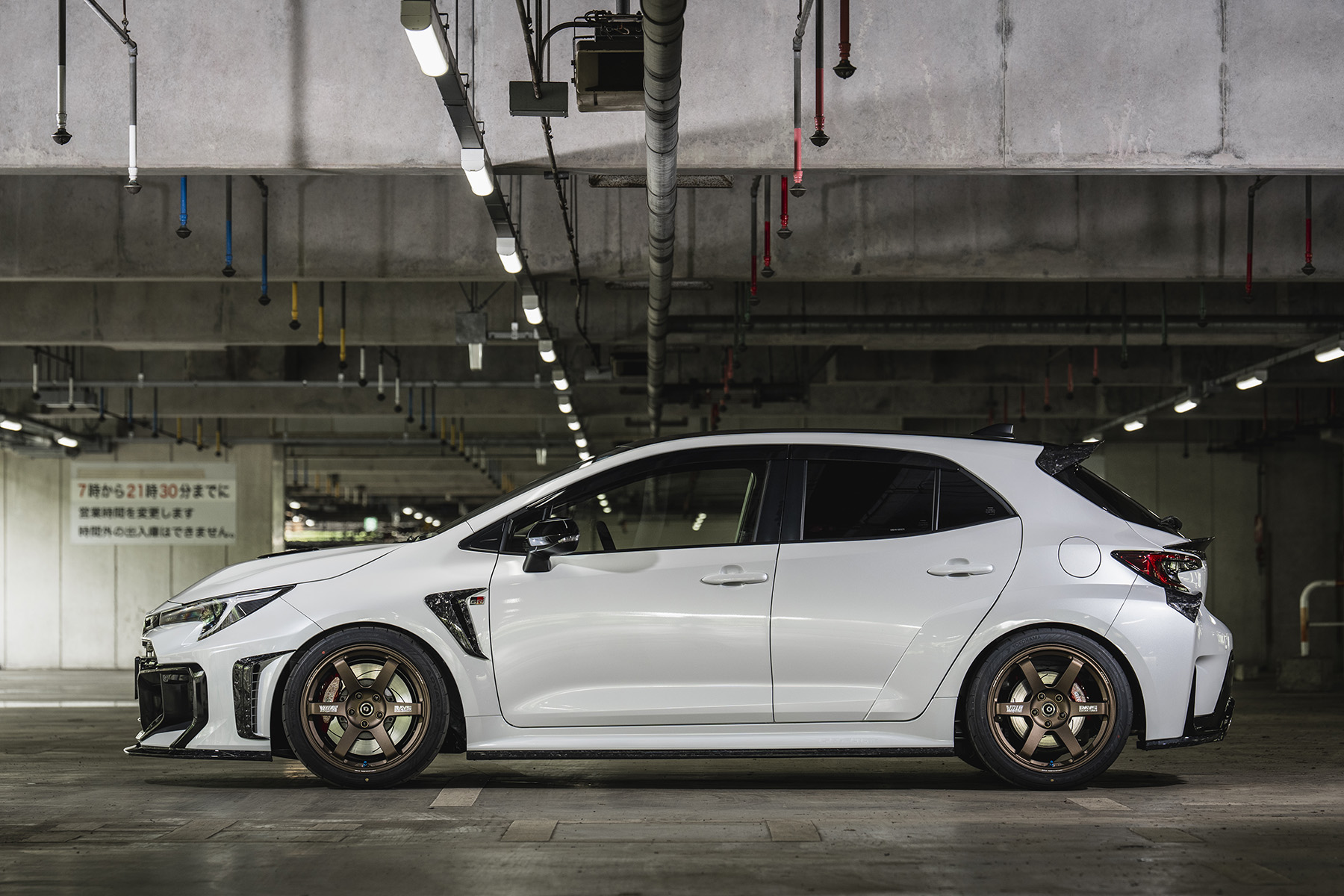 ARTISAN SPIRITS GR COROLLA デモカー YOKOHAMAタイヤ